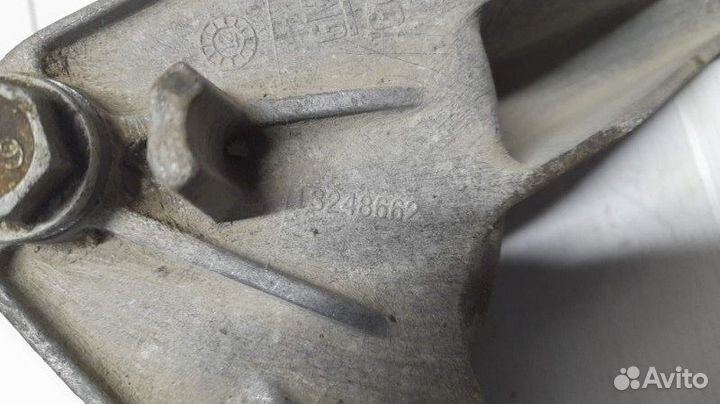 Кронштейн опоры двигателя Opel Опель Astra J Астра