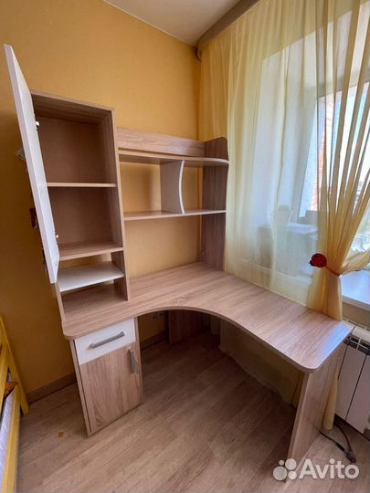 Угловой письменный стол