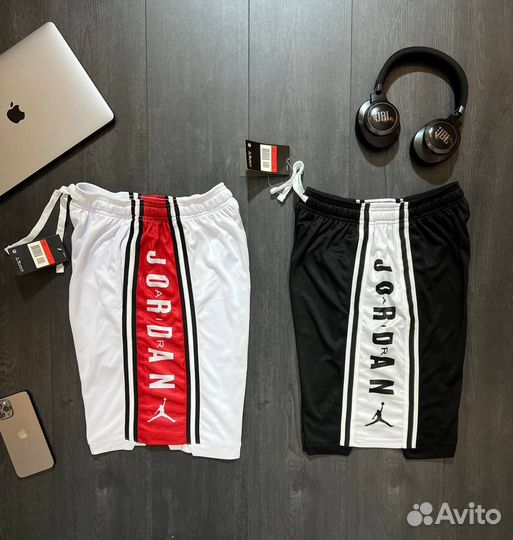 Спортивные летние шорты белые