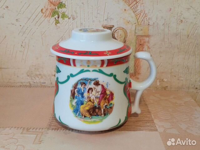 Кружка с крышечкой. Фарфор. Новая
