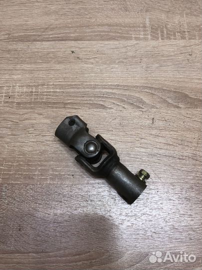 Крестовина рулевой рейки Тойота Карина E