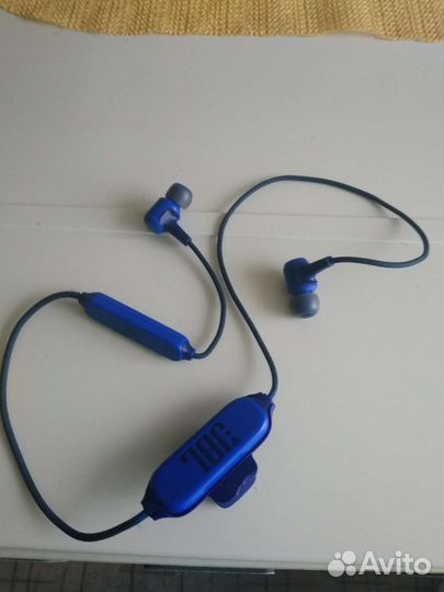 Беспроводные наушники jbl