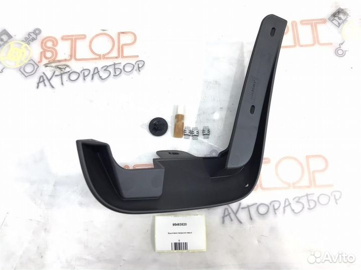 Брызговик передний левый