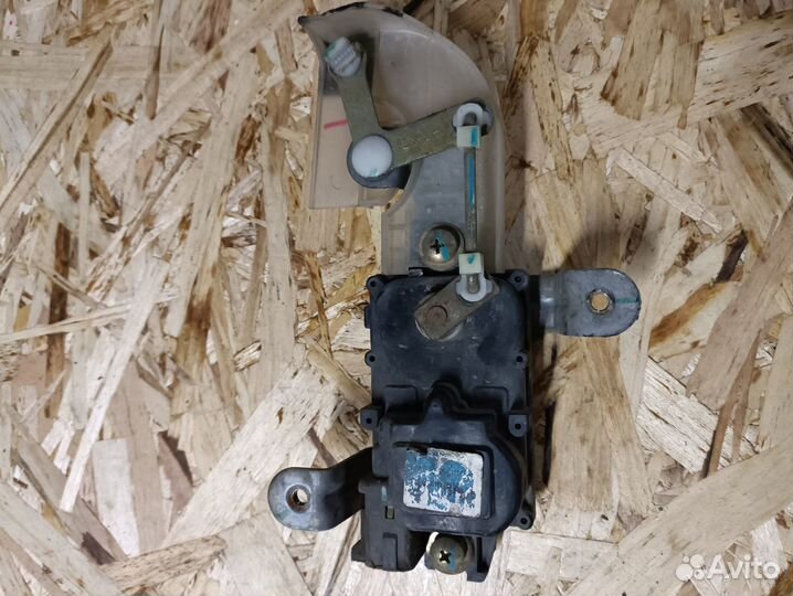 Активатор замка задней левый Hyundai Sonata Y3 97