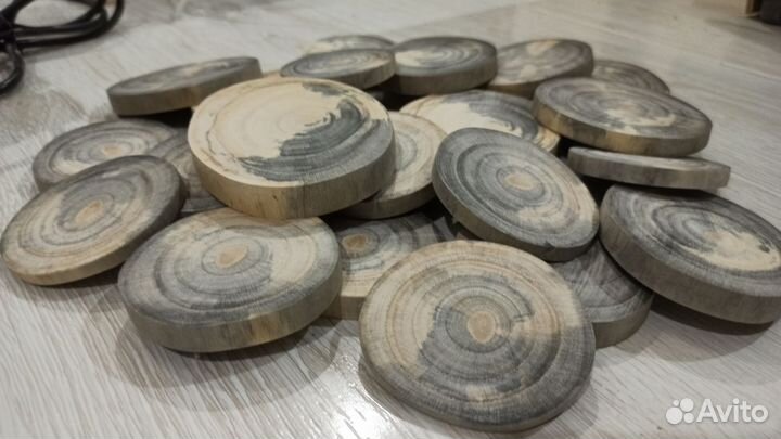 Спил дерева. Подставка для чашки