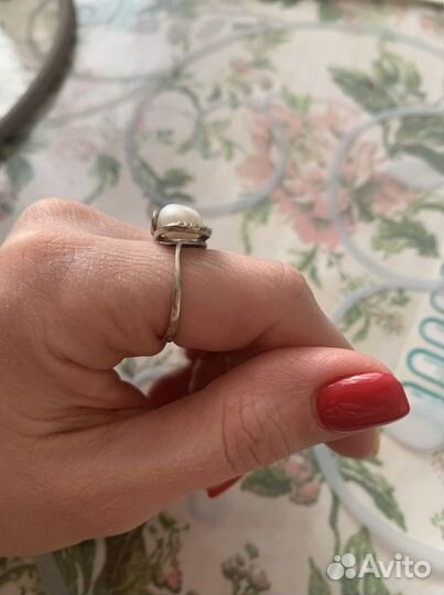 Серебряное кольцо с жемчугом и фианитами