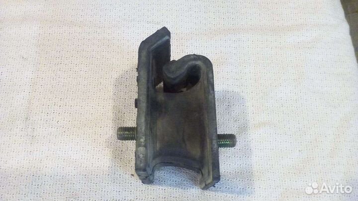 Подушка двигателя