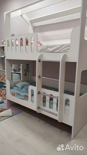 Двухъярусная кровать