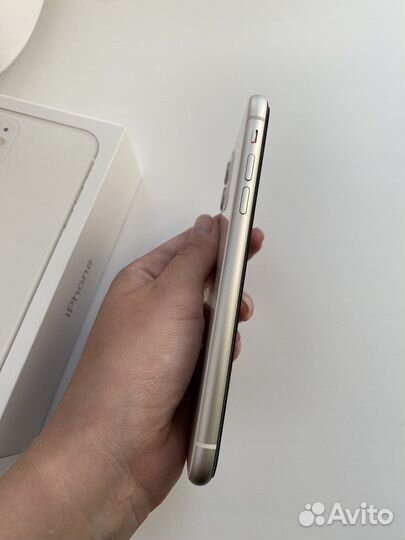 Телефон iPhone 11