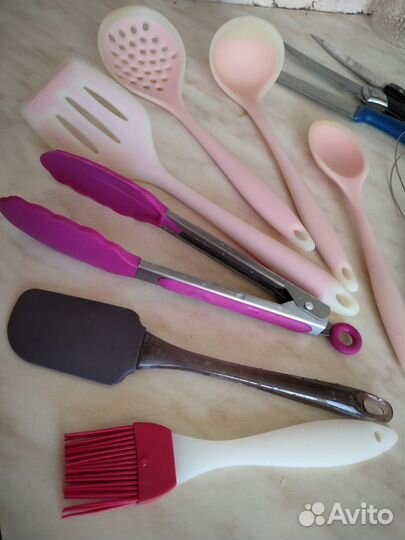 Набор столовых приборов и принадлежностей