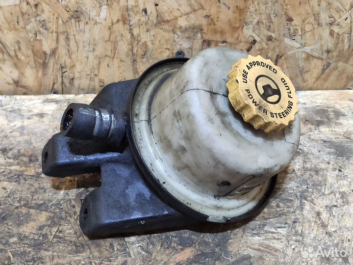 Бачок гур Dodge Caravan 4