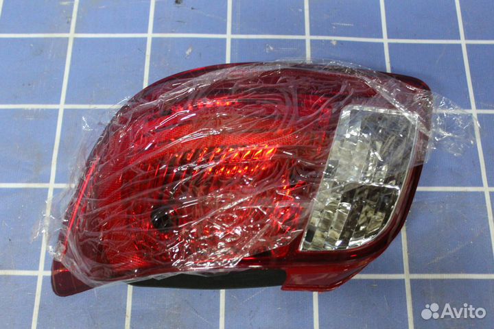 Фонарь задний правый Kia Rio 2