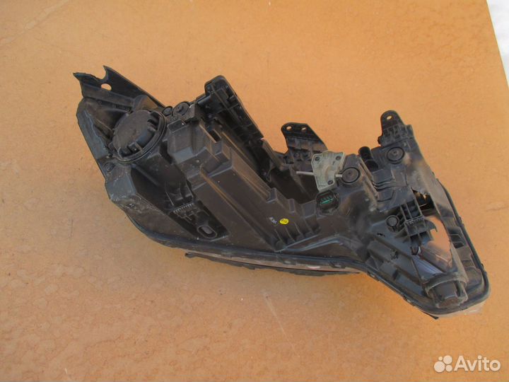 Фара левая Kia Carnival 4