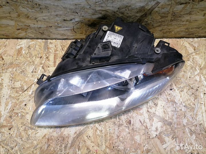 Фара левая Audi A4 B7 ксенон