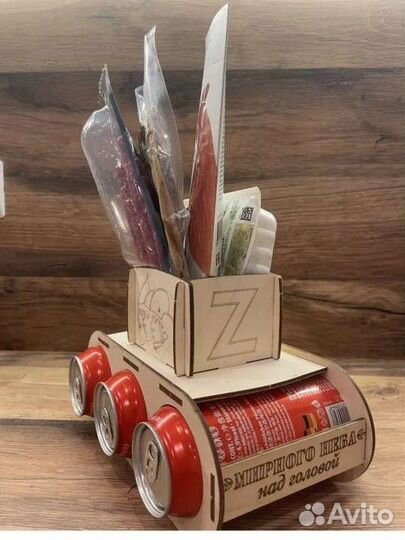 Подарочная упаковка танк под пиво из фанеры