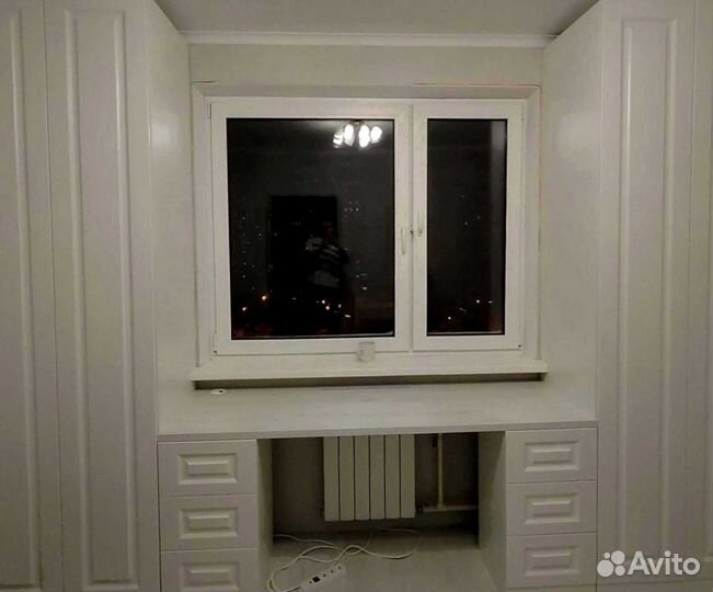 Рабочая зона в углу у окна