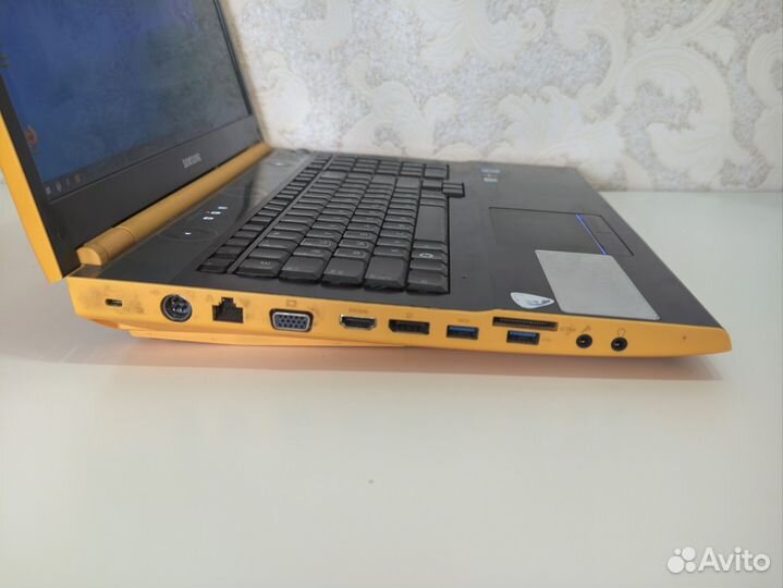 Игровой ноутбук Samsung 700G