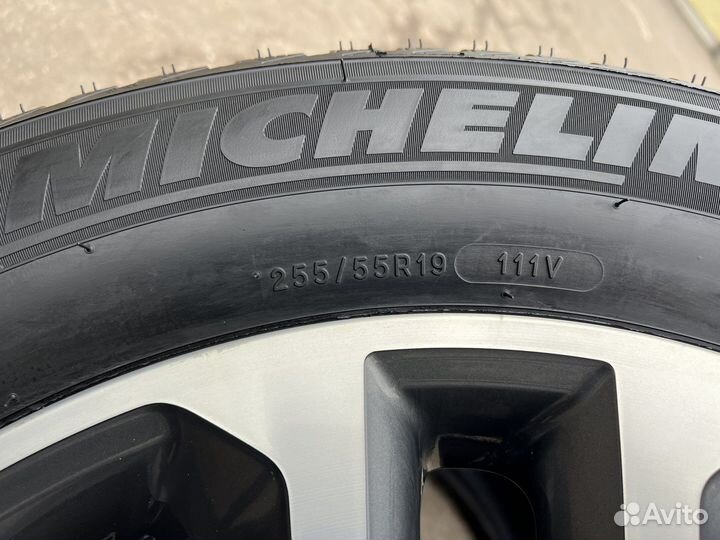 Колеса зимние на Jaguar F-Pace R19 оригинал