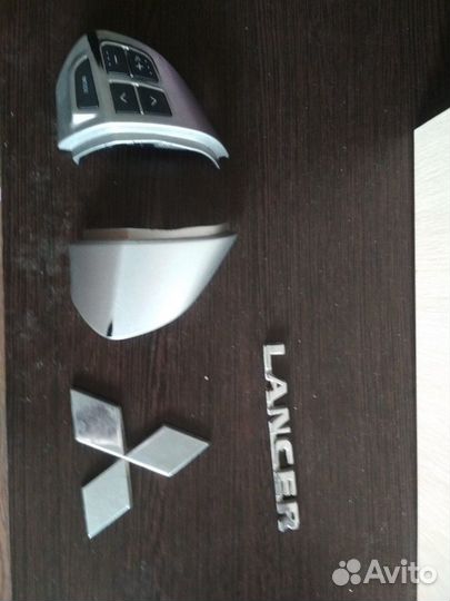 Кнопки на руль Лансер 10, эмблема