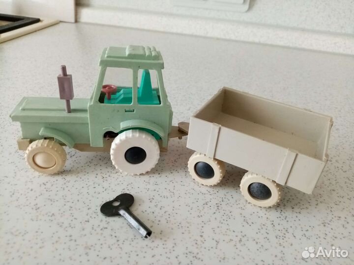Заводная игрушка СССР трактор, с ключиком