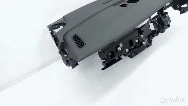 Б/У Торпедо Состояние хорошее, оригинал. Отломан