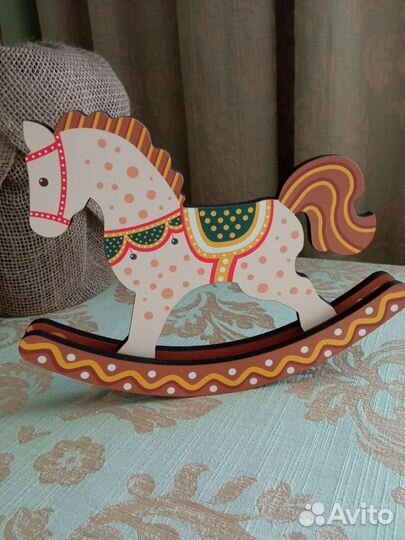 Лошадка деревянная