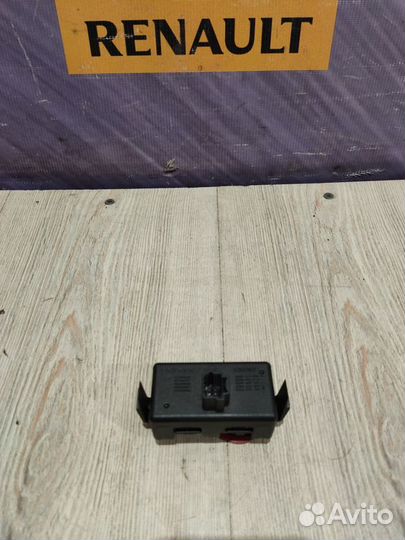 Кнопка аварийной сигнализации Renault clio 3