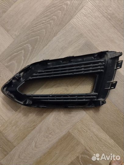 Решетка правая противотуманная фара