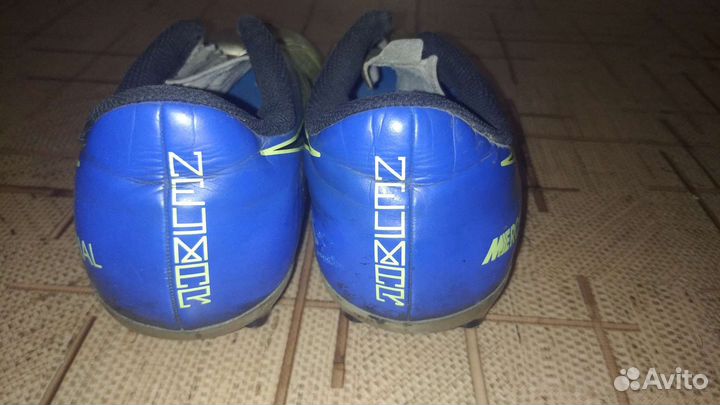 Футбольные бутсы