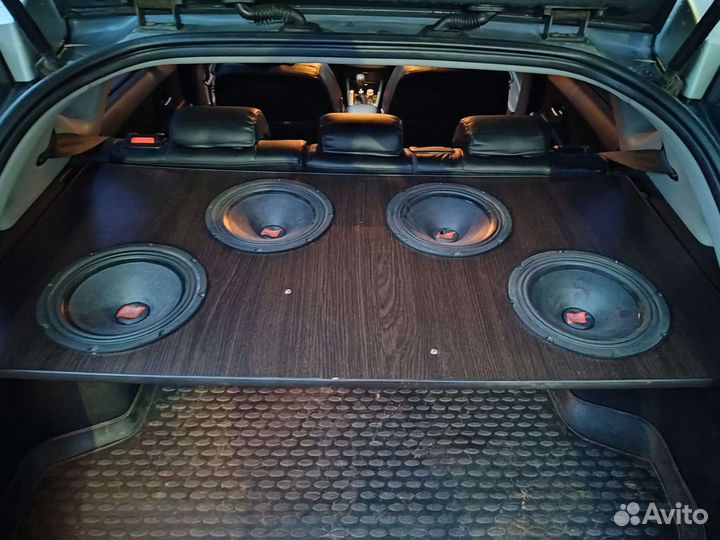 Комплект акустических динамиков с усилителем