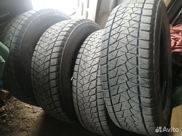 Bridgestone Blizzak DM-V2 225/65 R17