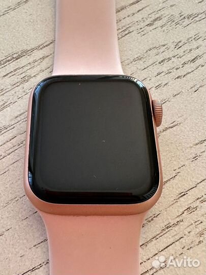 Часы Apple Watch SE 40 mm бу