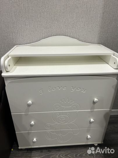 Детская кроватка и комод