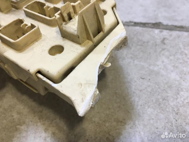 Блок предохранителей Toyota Land Cruiser J100 UZJ1