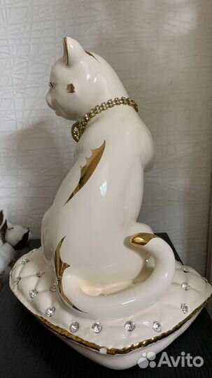 Фарфоровая статуэтка кот