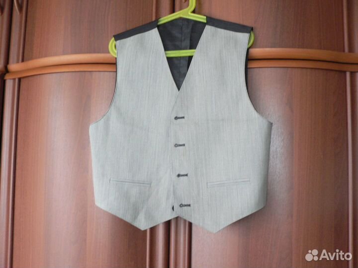 Школьные жилеты, водолазки р. 122-146