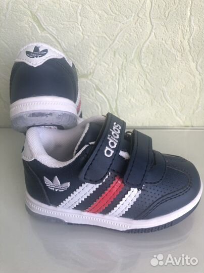 Кроссовки Adidas
