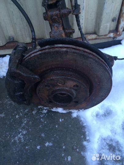 Суппорт переднего тормоза на Лада Ларгус