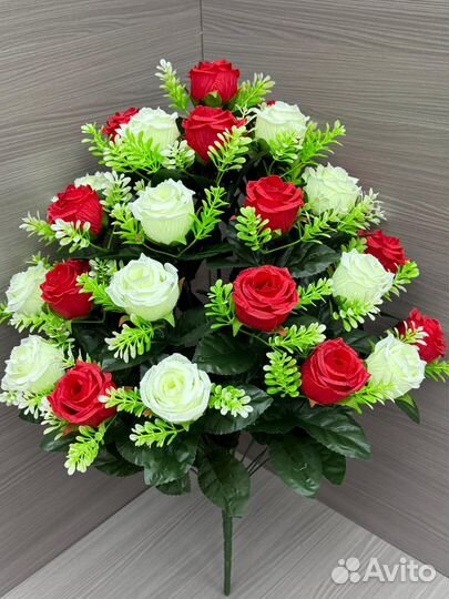 Искусственные цветы упаковкой