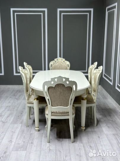 Кухонный стол и стулья