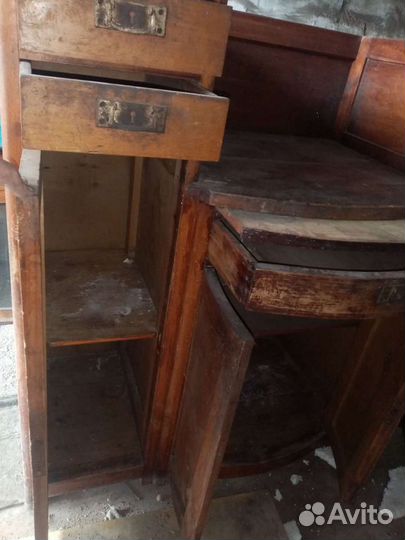 Старинный антикварный резной шкаф-буфет из 2 пол-н