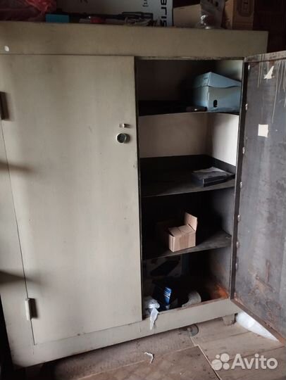 Сейф металлический