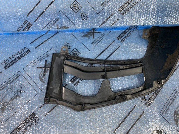 Накладка бампера передняя правая Lexus Rx350 2008