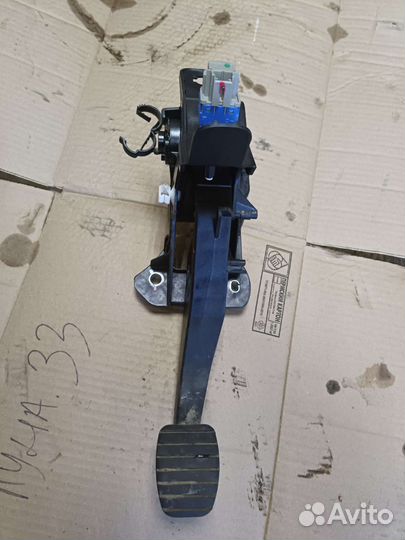 Педаль сцепления Renault Sandero Stepway 2