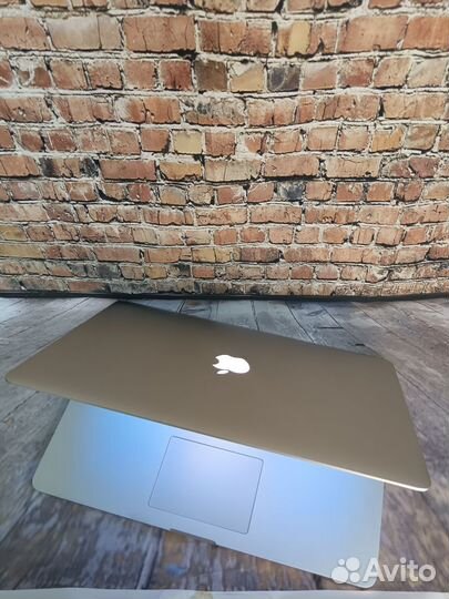 Apple MacBook Pro 15 i7 Крутой и Надежный