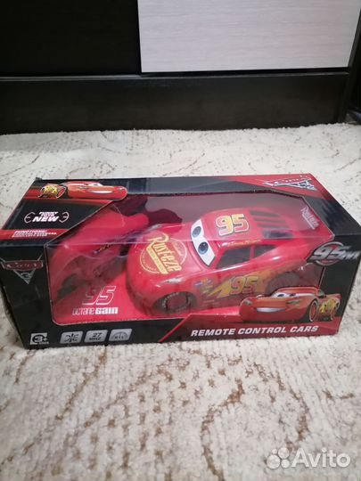 Детская машинка на пульте управления