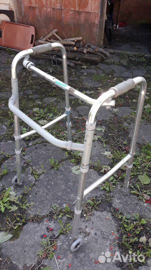 Ходунки для взрослых на колесах