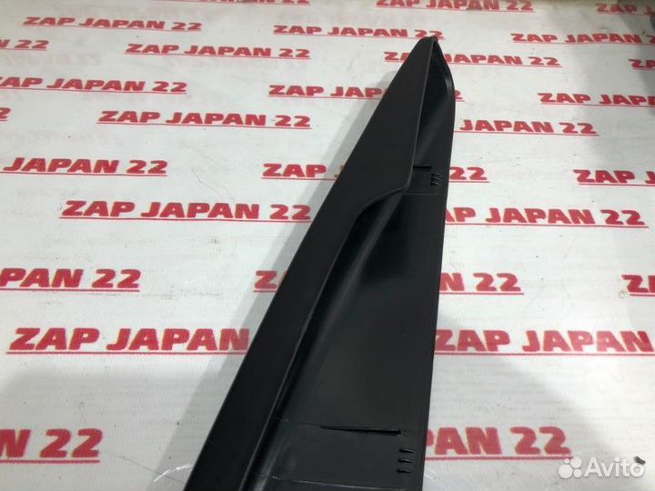 Крышка рейлинга передняя левая Mitsubishi Pajero 4