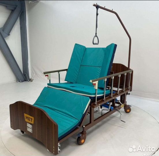 Медицинская кровать функциональная для лежачих