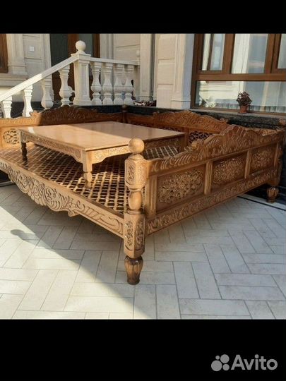 Тапчан восточный деревянный корона